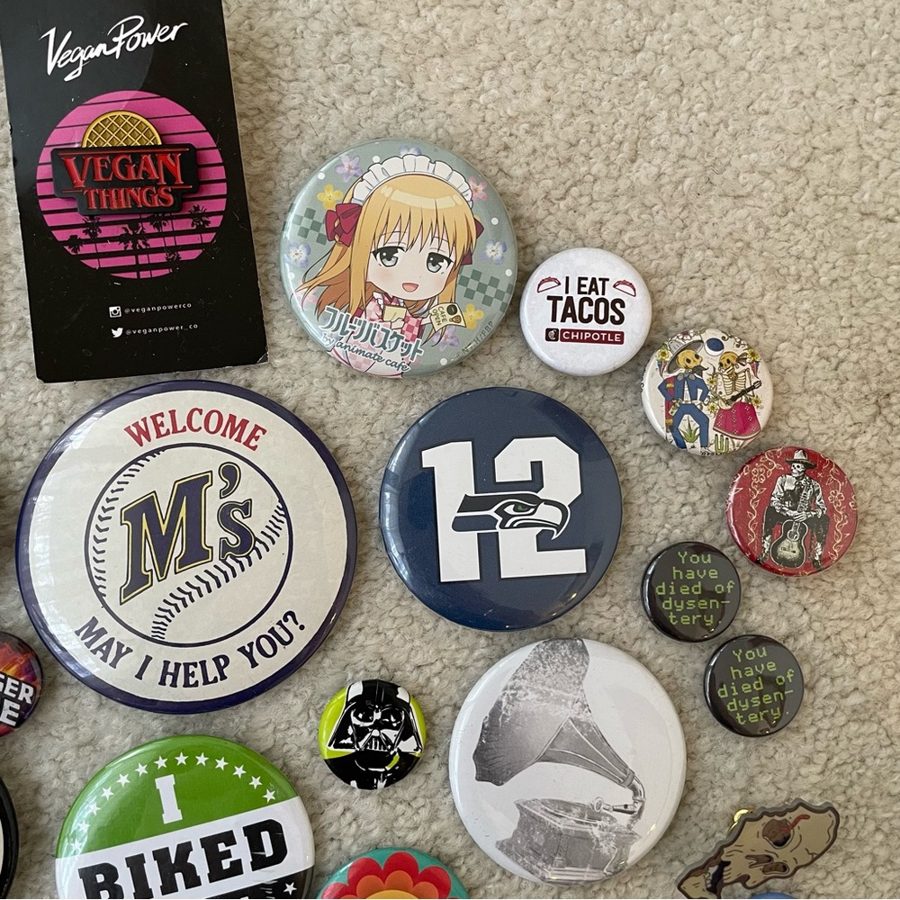 Colorful Button and Pin Collection (30) - Picture 5 of 8